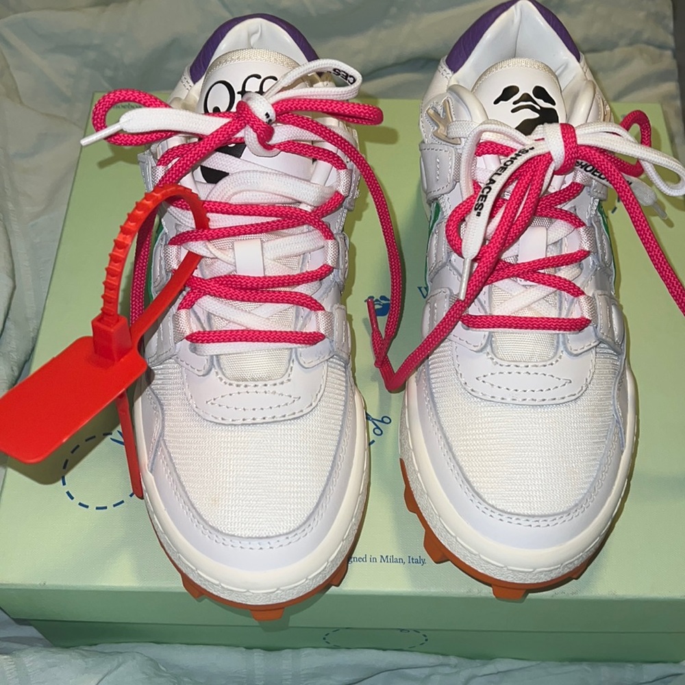 Off white mountain cleats